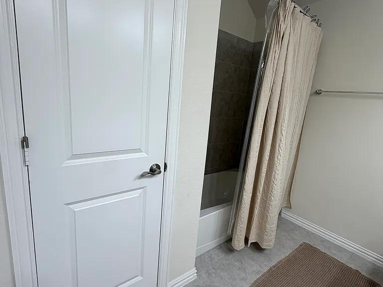 2504 Melrose Dr — Photo 11
