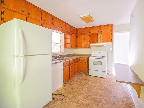 4th image of 9877 Redcliff Rd