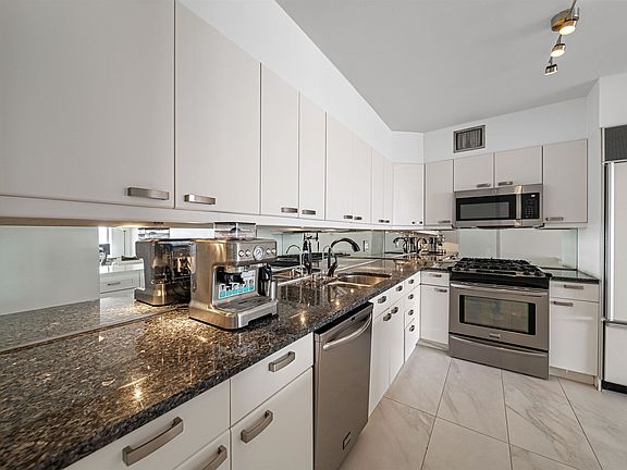 3rd image of 6 Horizon Rd APT 1605