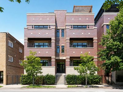 2712 W Montrose Ave #2E, Chicago, IL, 60618