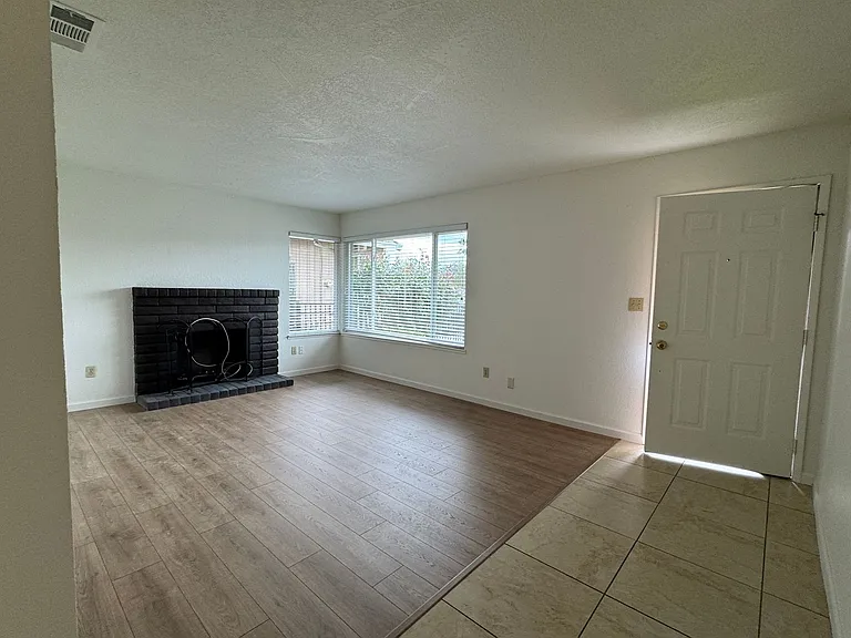2047 Deauville Dr — Photo 11