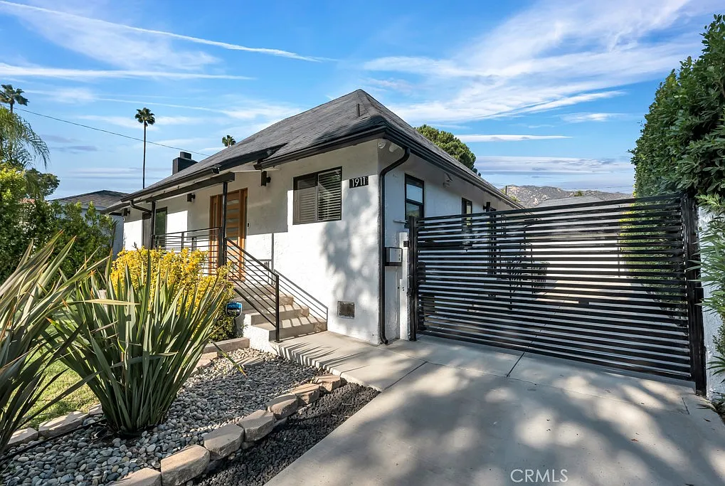 1911 W Kenneth Rd photo 1