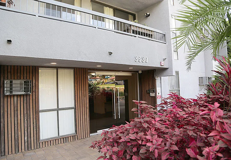 Marathon Apartments — Photo 3