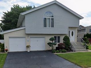 1 Louis St, Saddle Brook, NJ 07663