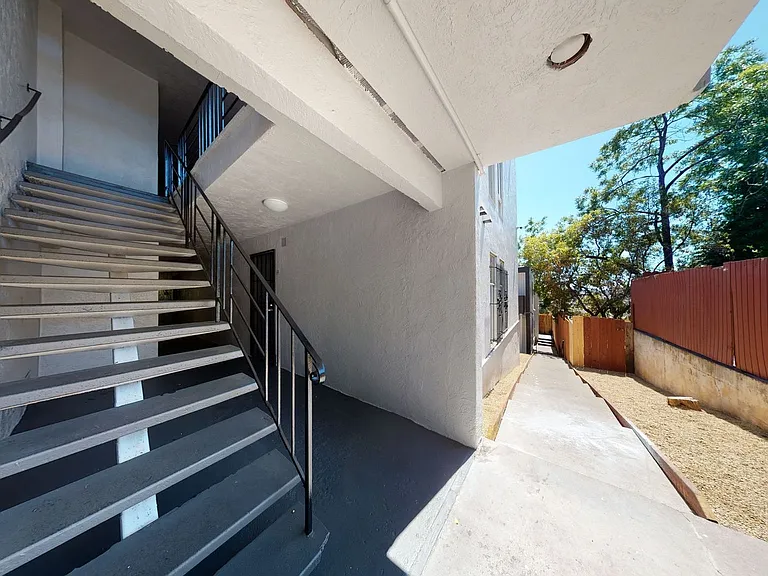 7036 MacArthur Blvd — Photo 19