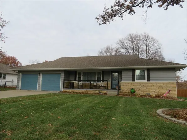 4 Crestview Dr, Paola, KS 66071