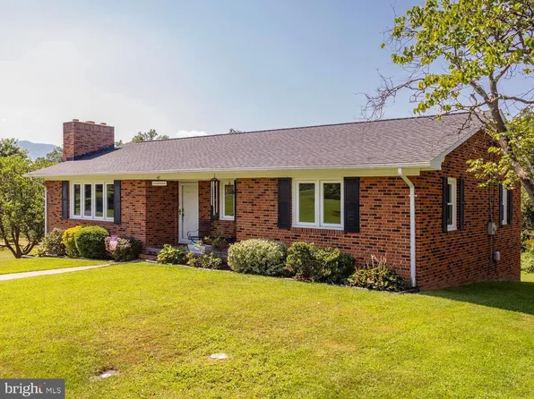 42 Oakcrest Dr, Luray, VA 22835