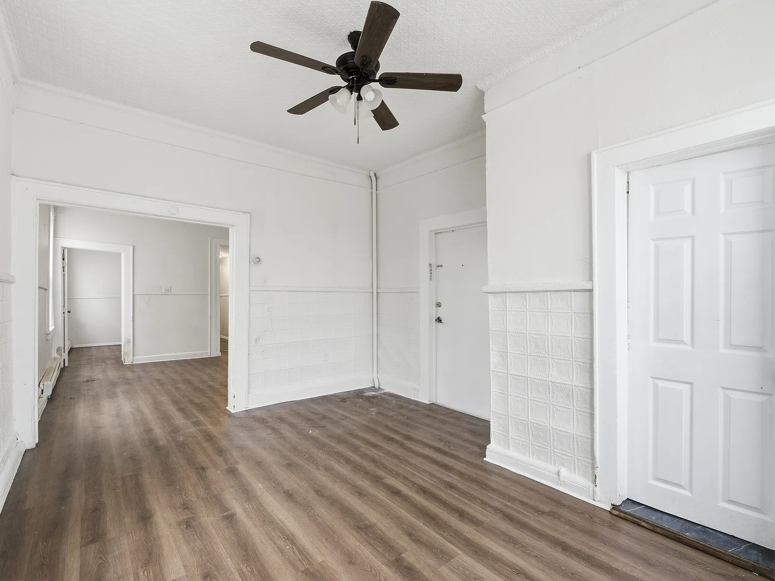 4 bed, $2,500 — Photo 2