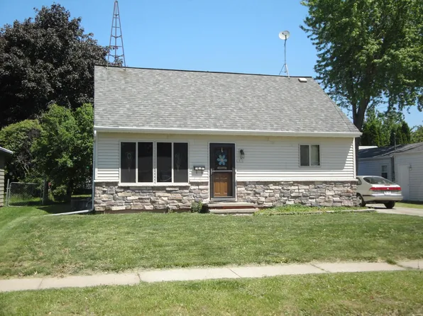 1810 Roosevelt Ave, Oshkosh, WI 54901