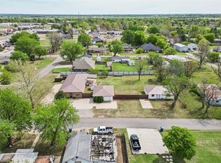 102 SE 1st St, Tuttle, OK 73089