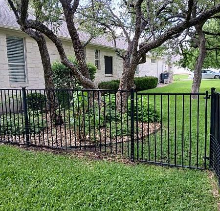 4th image of 416 Brazos Dr