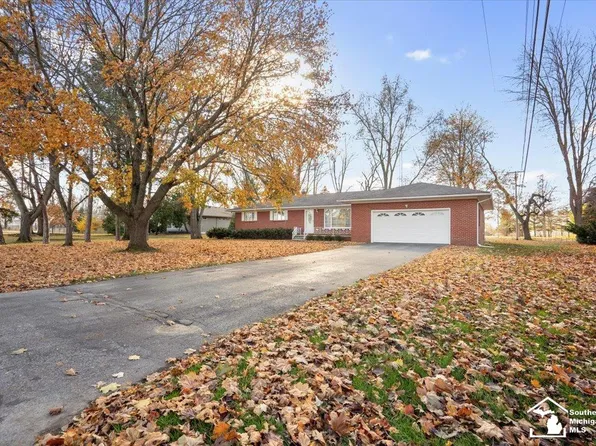 33 Calvin St, Monroe, MI 48162