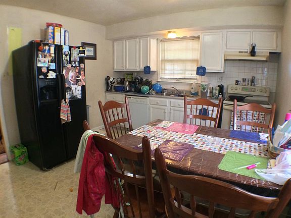 5th image of 1820 Brent St