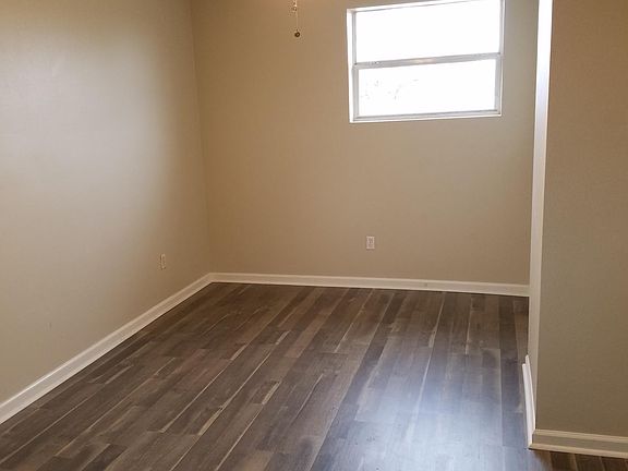 3rd image of 2420 1/2 Victor St