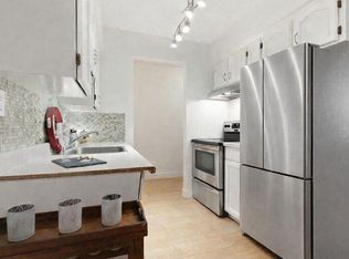 2910 Ontario St #101, Vancouver, BC
