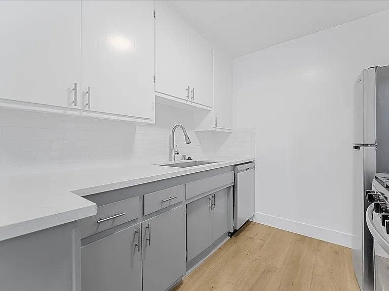 6615 Franklin Ave. — Photo 30