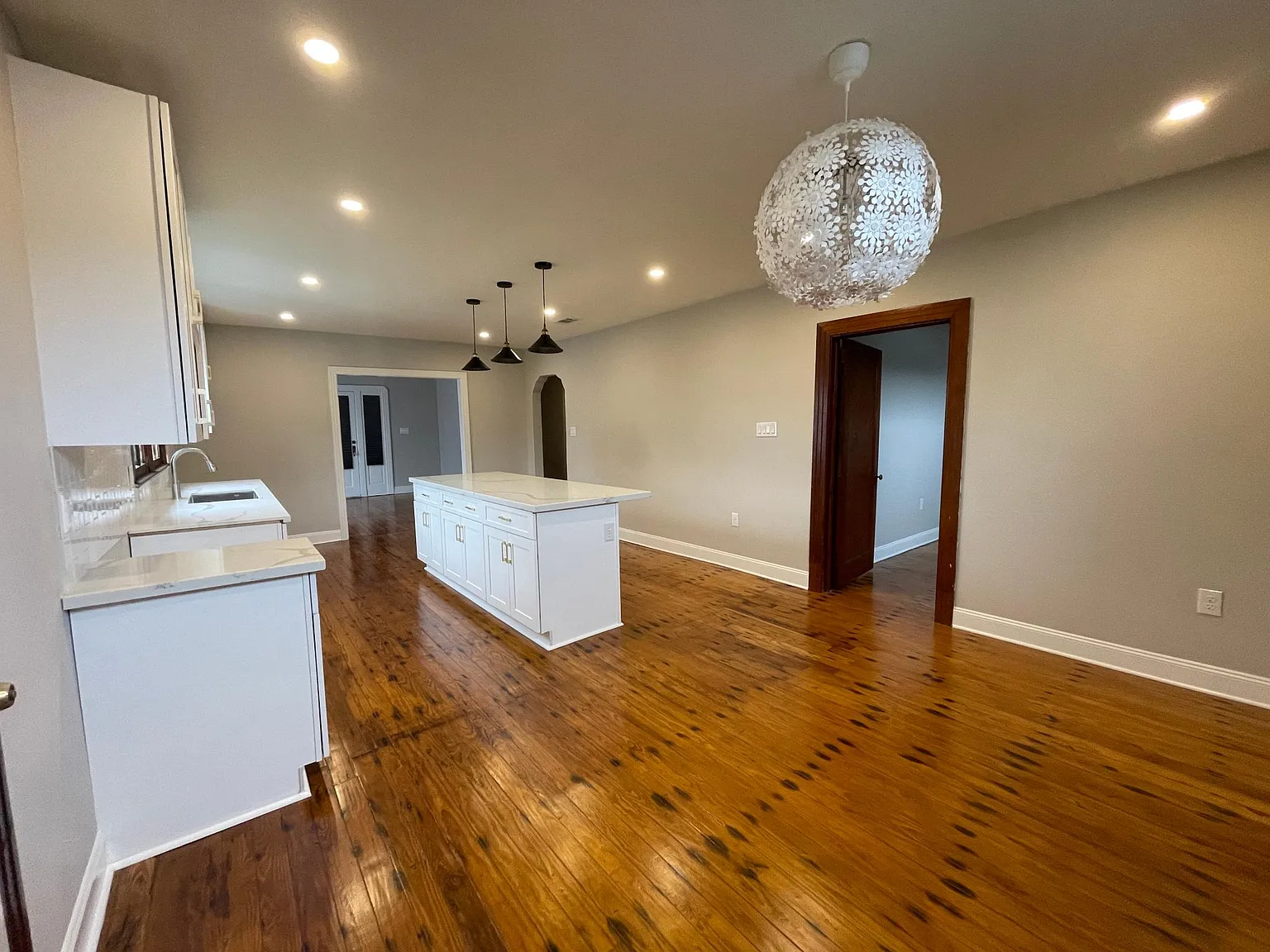 2347 N Claiborne Ave — Photo 2