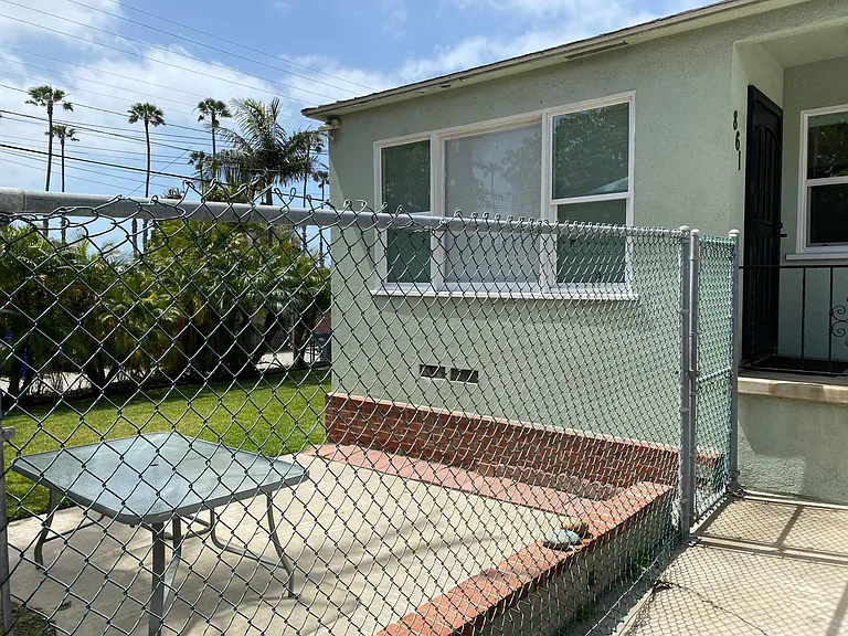 861 overlooks communal back yard.