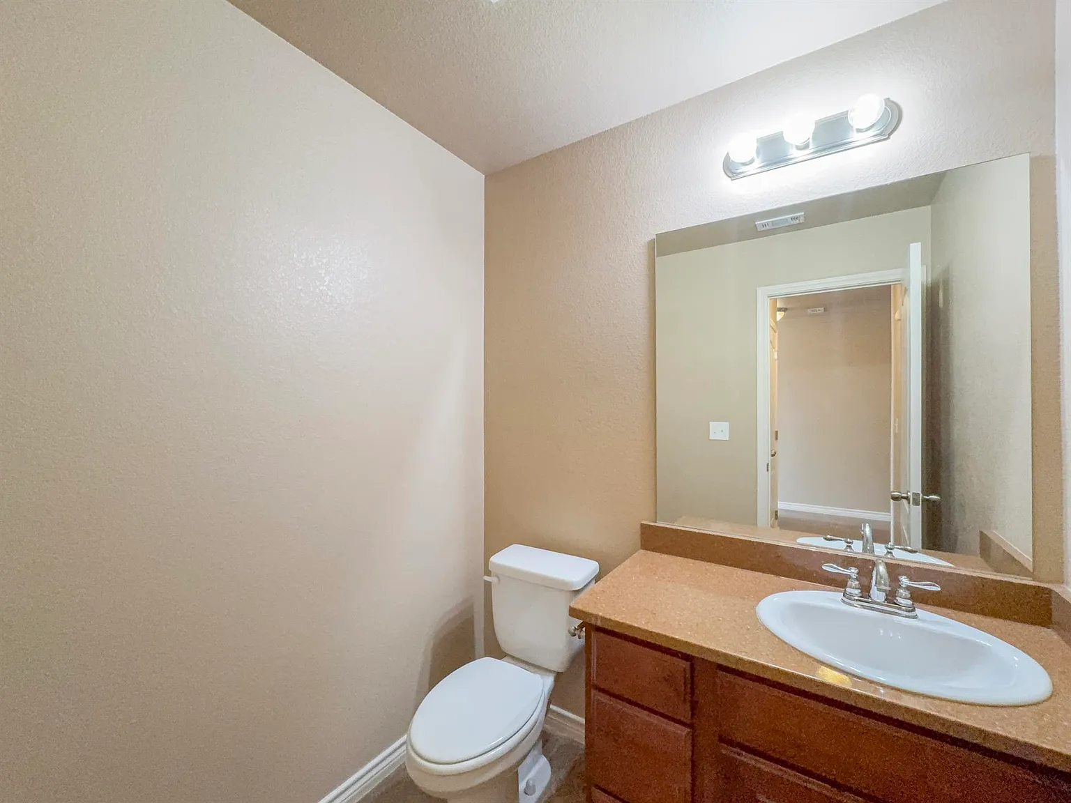772 East Ridge Blvd — Photo 4