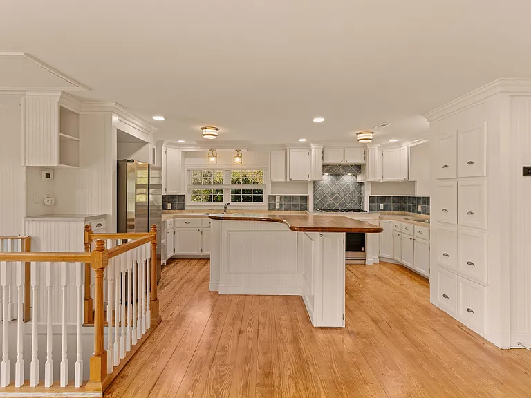 118 Revere Dr — Photo 6