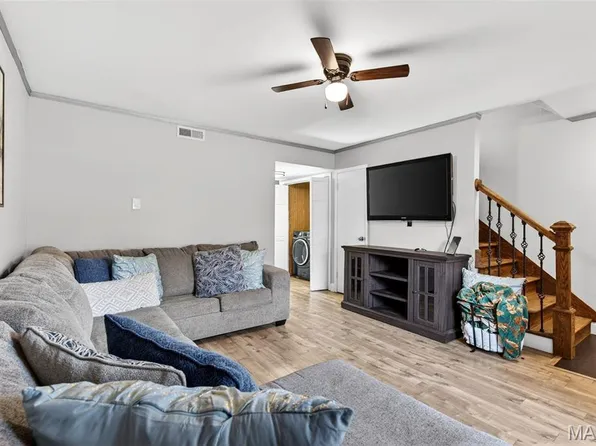 4262 Eiffel Dr, Saint Louis, MO 63125