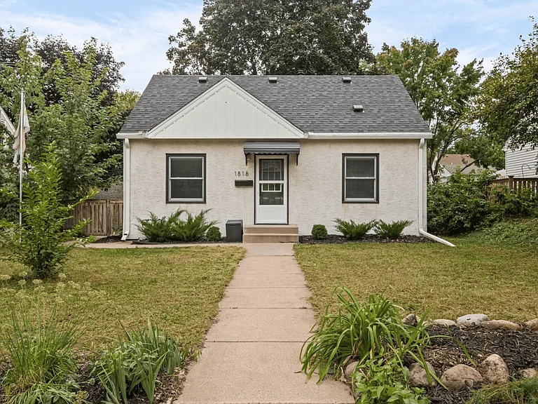 1818 Cleveland St NE — Photo 1