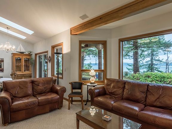 5th image of 3376 S Camano Dr