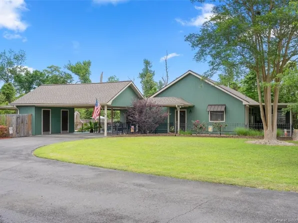 877 Suburban Dr, Lake Charles, LA 70611