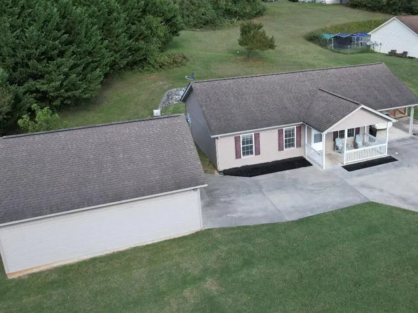 414 4th St, Buchanan, VA 24066