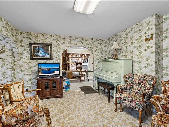 4th image of 2797 Beall Ln