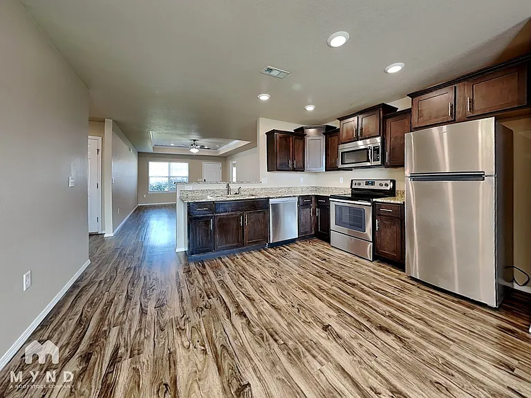 712 Vista St — Photo 4