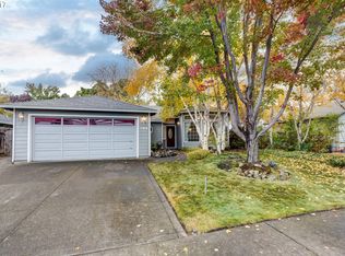 866 Westrop Dr, Central Pt, OR 97502