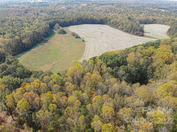 136 Jt Hall Dr, Bessemer City, NC 28016