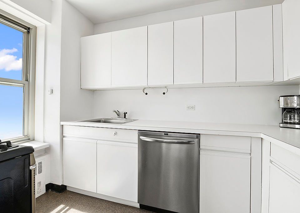 2nd image of 2 5th Ave APT 17D