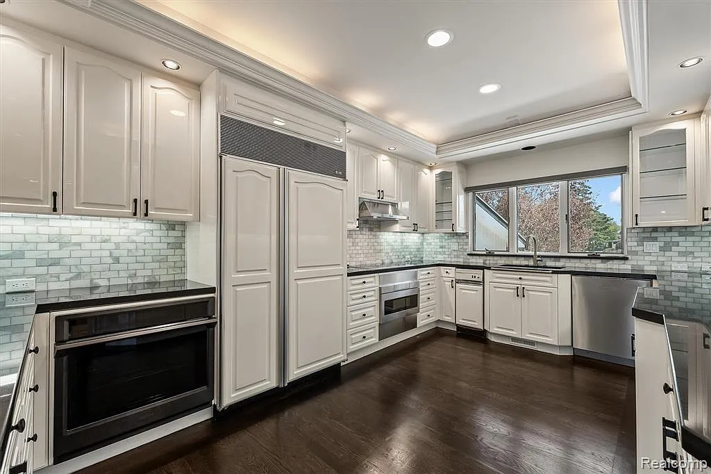 3 bed, 5234 sqft, $8,900 — Photo 4