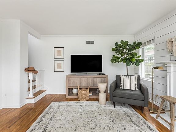 5th image of 6033 N Meridian St