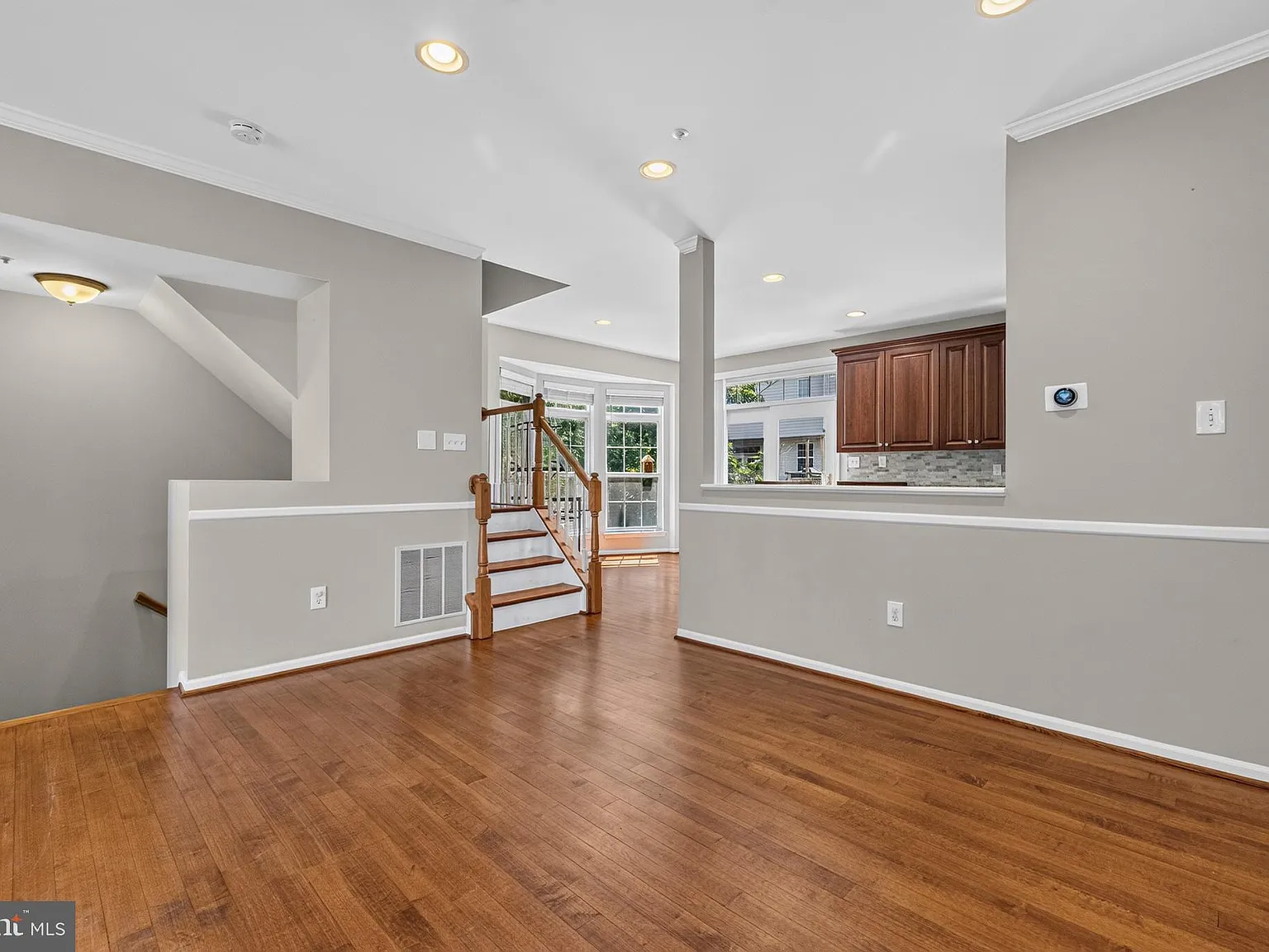 3 bed, 2.5 bath, 2160 sqft, $2,900 — Photo 3