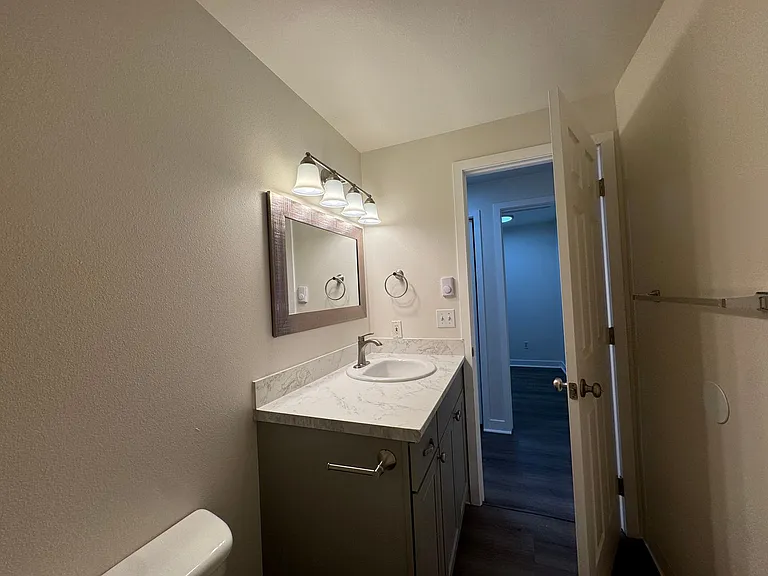 Johnson 943-945 — Photo 17