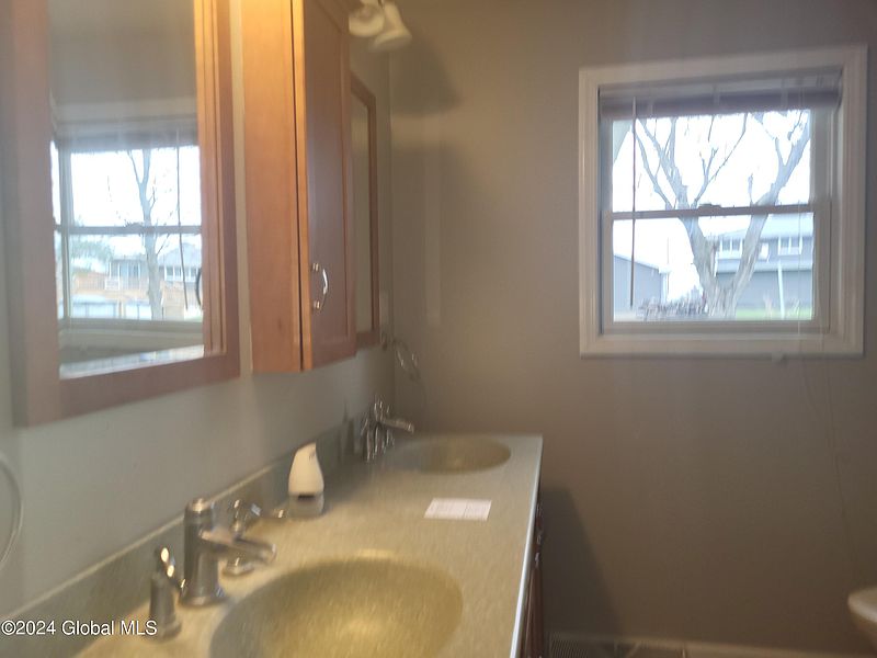 5th image of 40 James Street