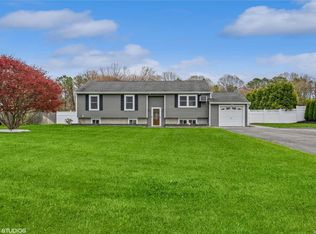 637 N Dunton Ave, East Patchogue, NY 11772