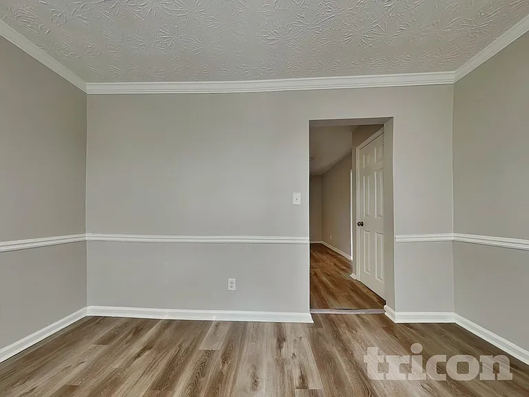 1110 Karastan Ct SW — Photo 3