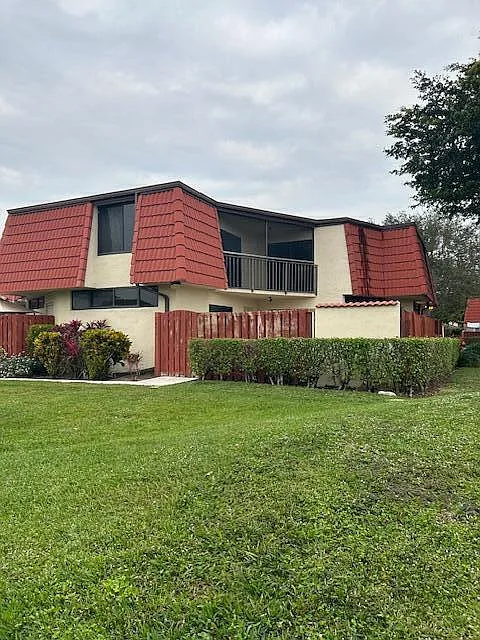 3896 Victoria Dr