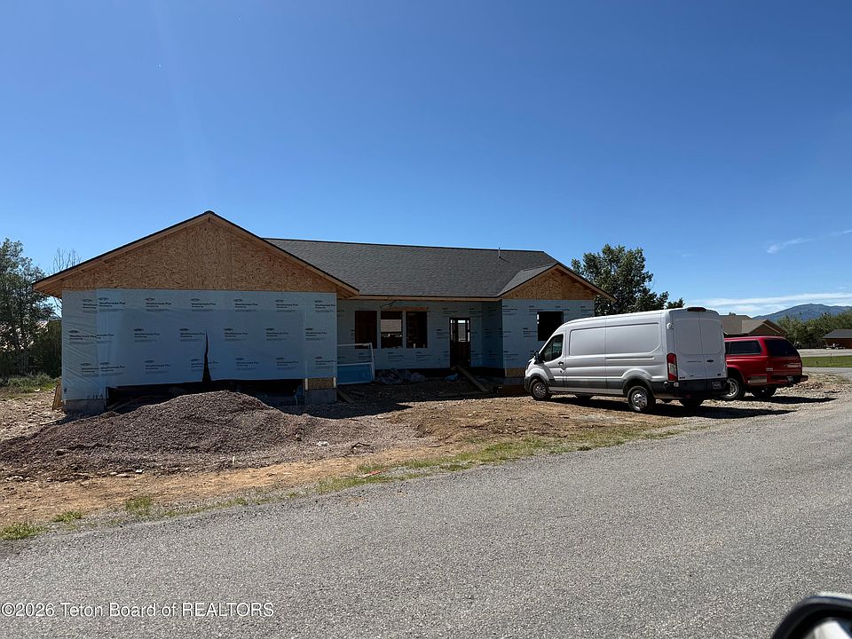 2nd image of 365 Scrub Oak Dr