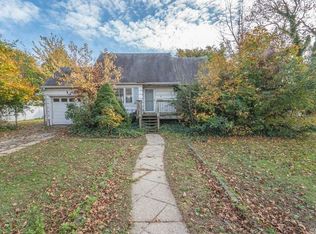 22 Hill Rd, Farmingdale, NY 11735