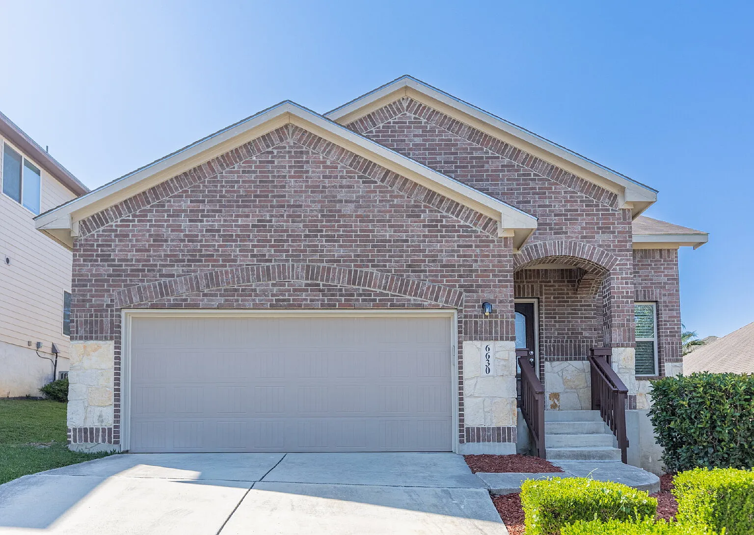 4 bed, 2.5 bath, 2611 sqft, $2,150 — Photo 1