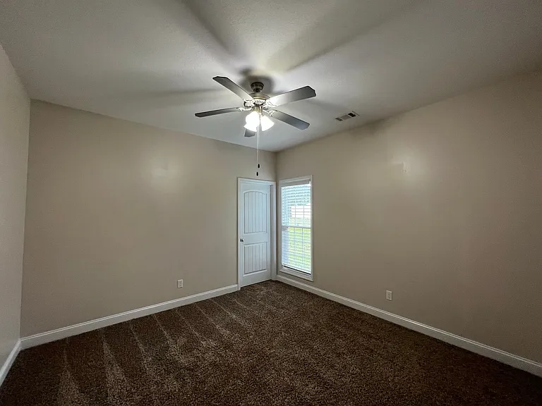 407 Tradewind Trl — Photo 9