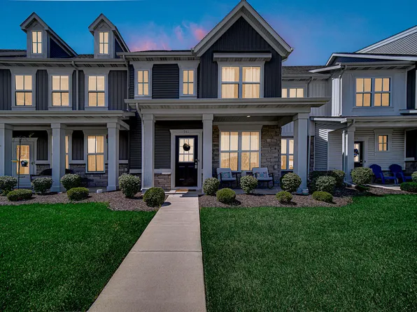 981 E 117th Ln, Crown Point, IN 46307