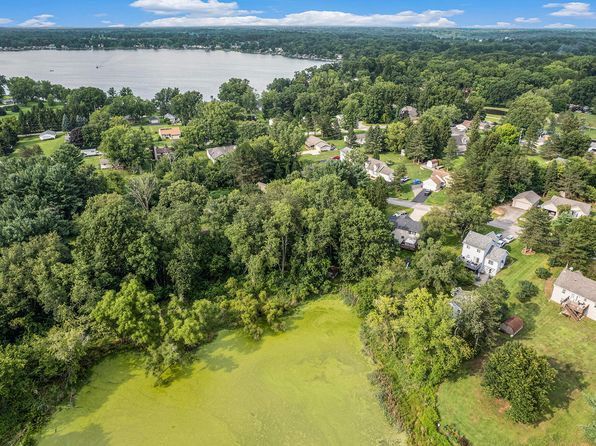 Spinnaker Ln, Pleasant Lake, MI 49272