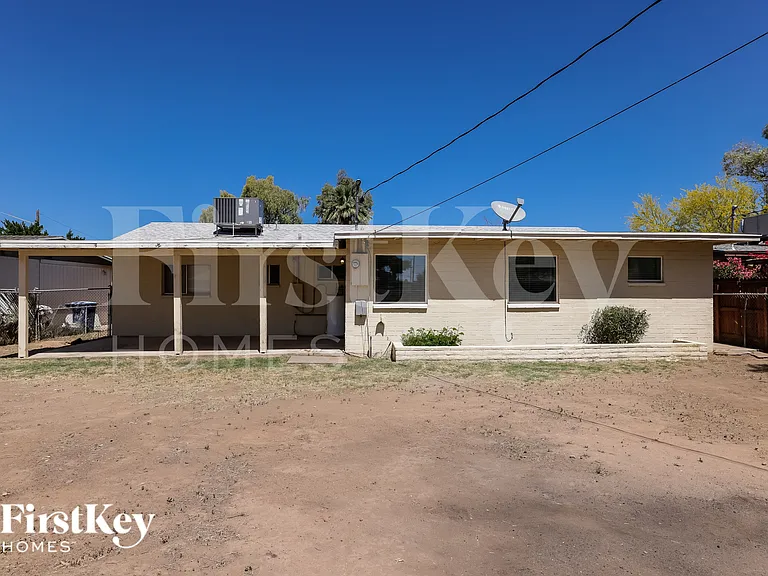 1233 W 16th St — Photo 14