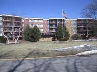 16 E Old Willow Rd APT 209S, Prospect Heights, IL 60070